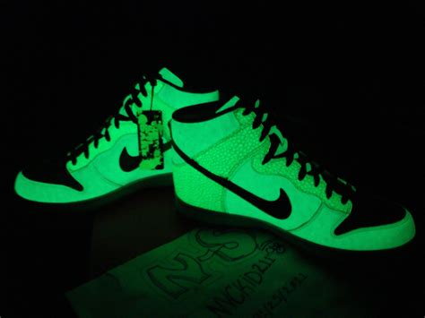 dunks high glow in the dark.